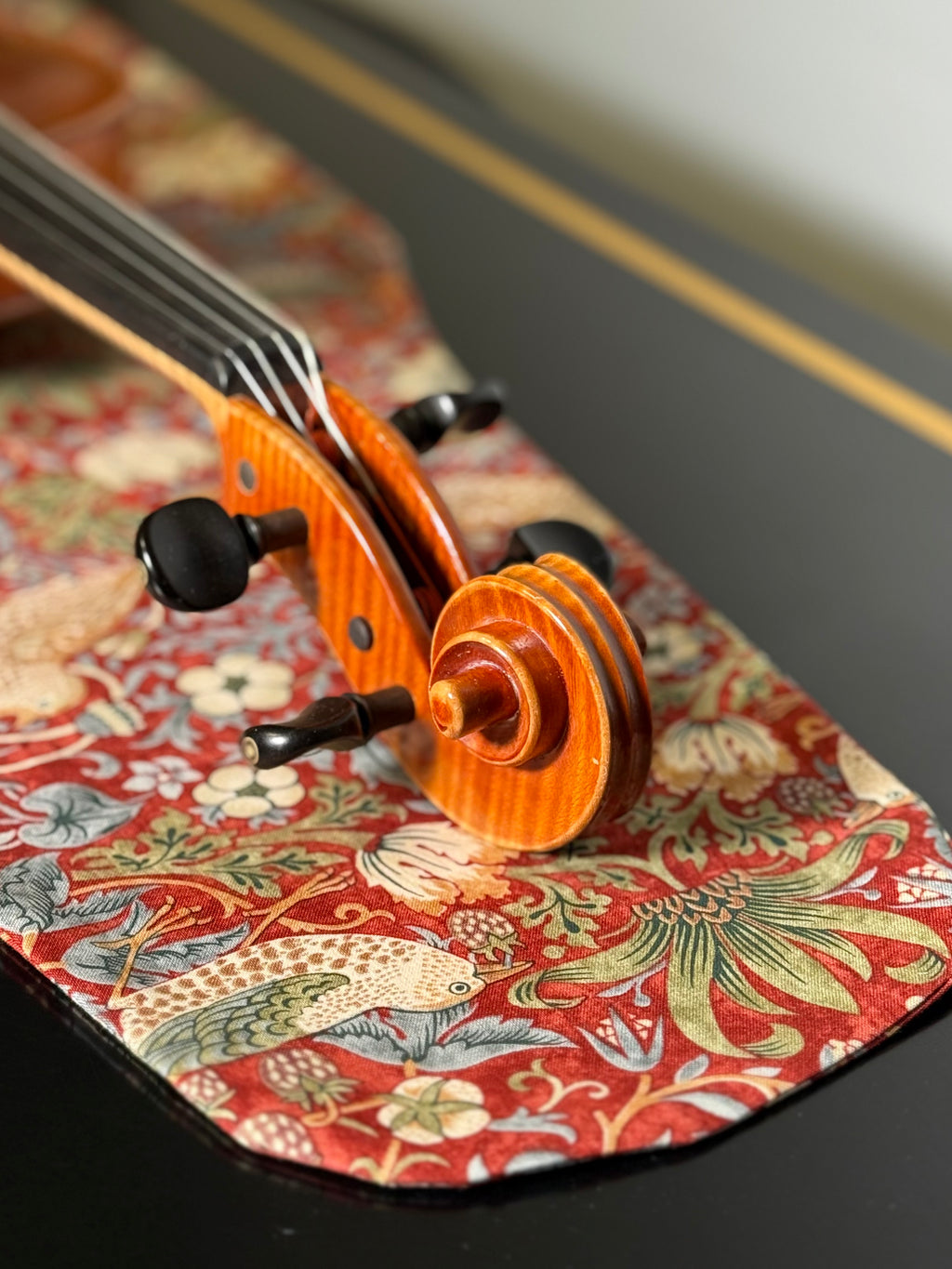 Viola/Mandolin Bag "Baroque Birds in Red"