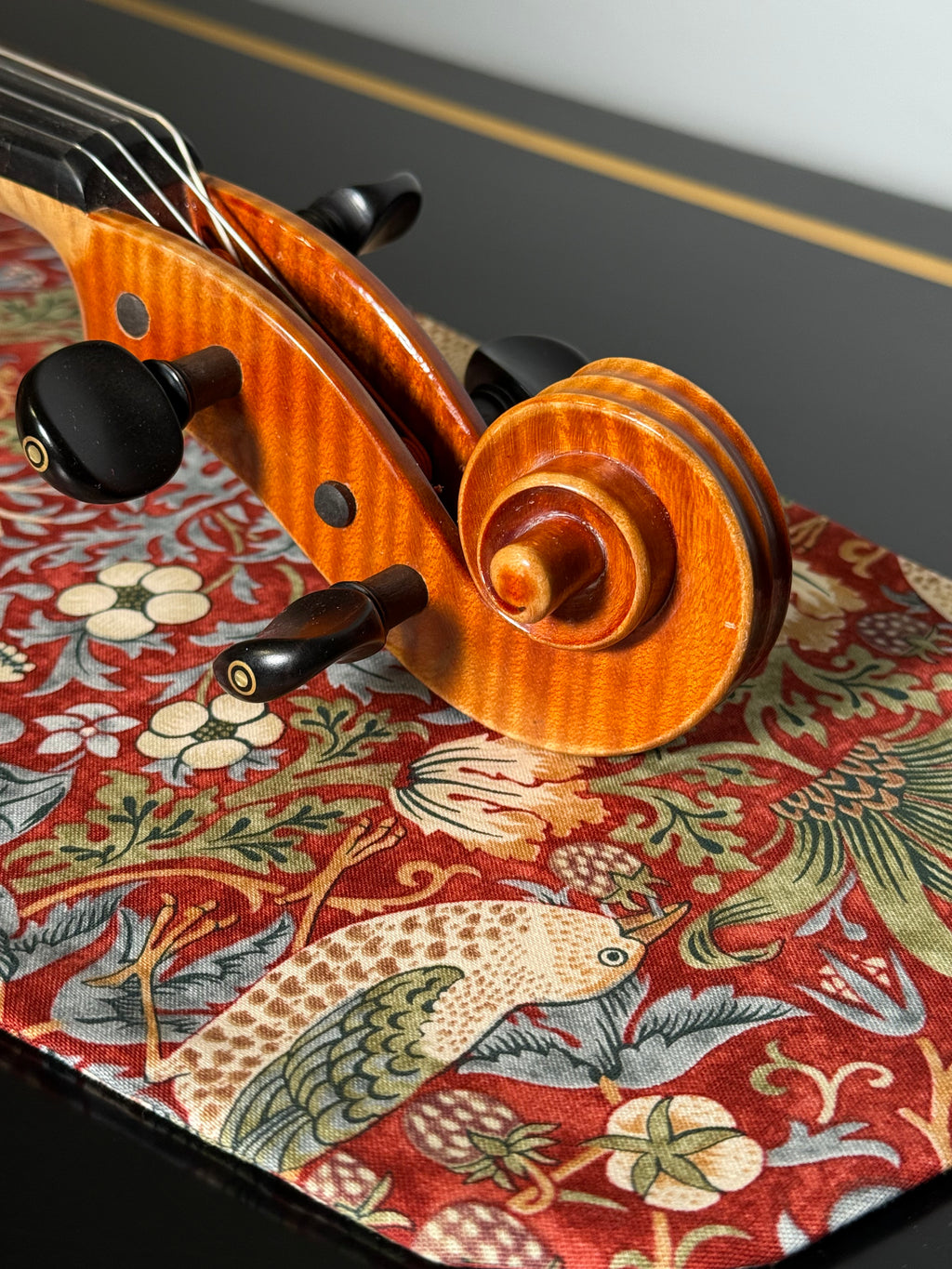 Viola/Mandolin Bag "Baroque Birds in Red"