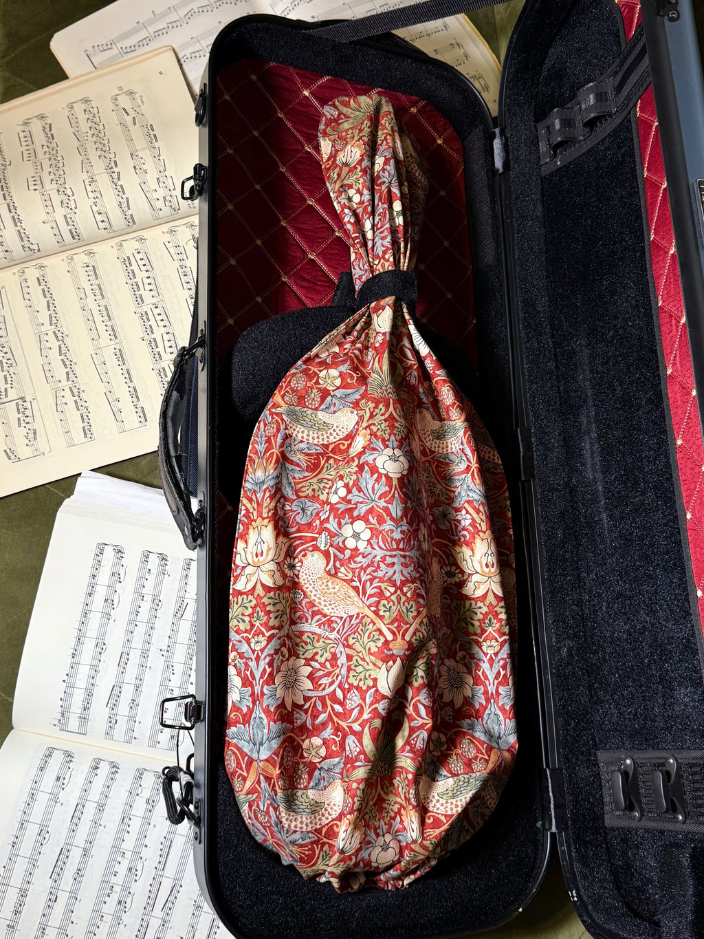 Viola/Mandolin Bag "Baroque Birds in Red"