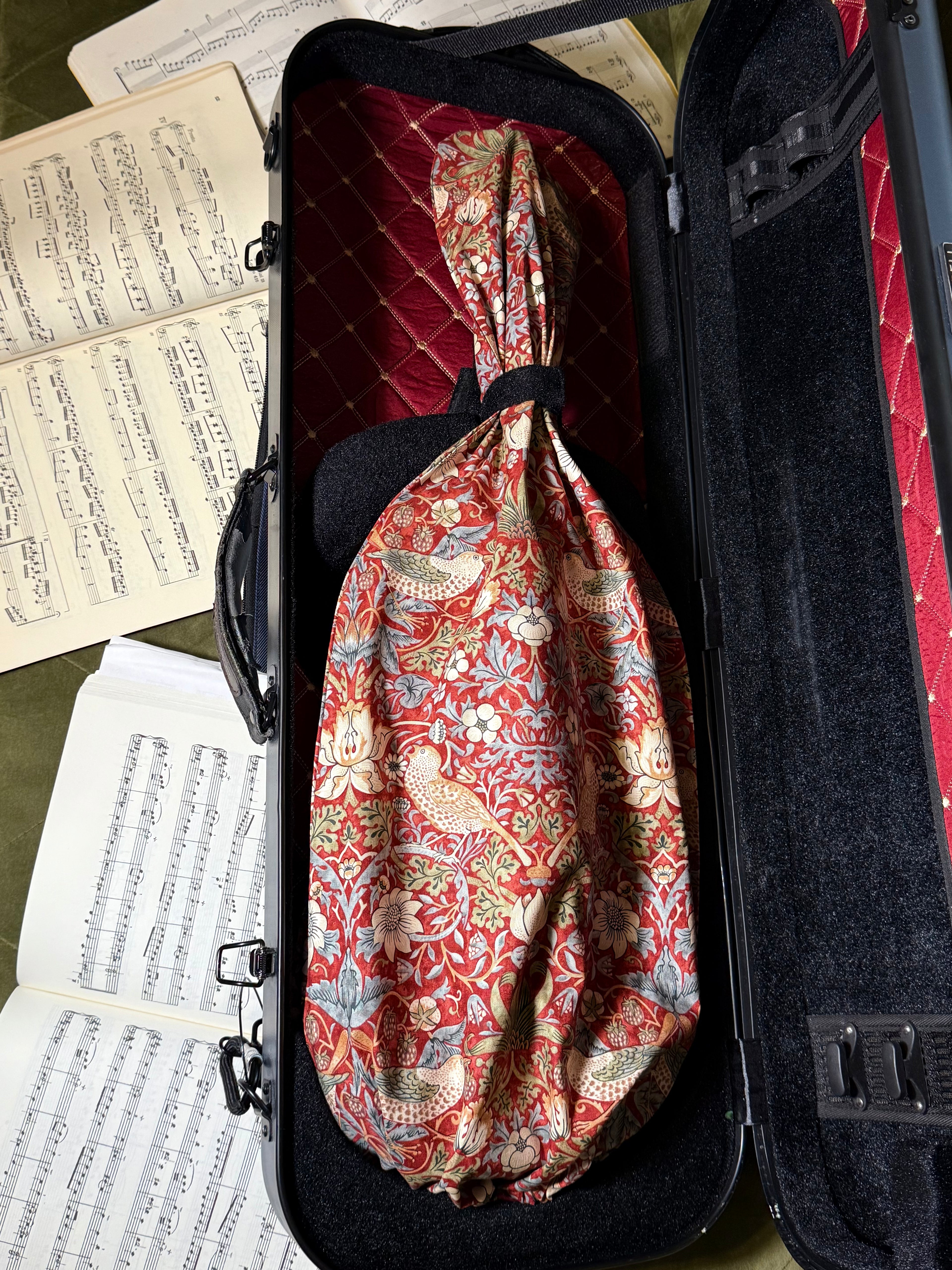 Viola/Mandolin Bag "Baroque Birds in Red"